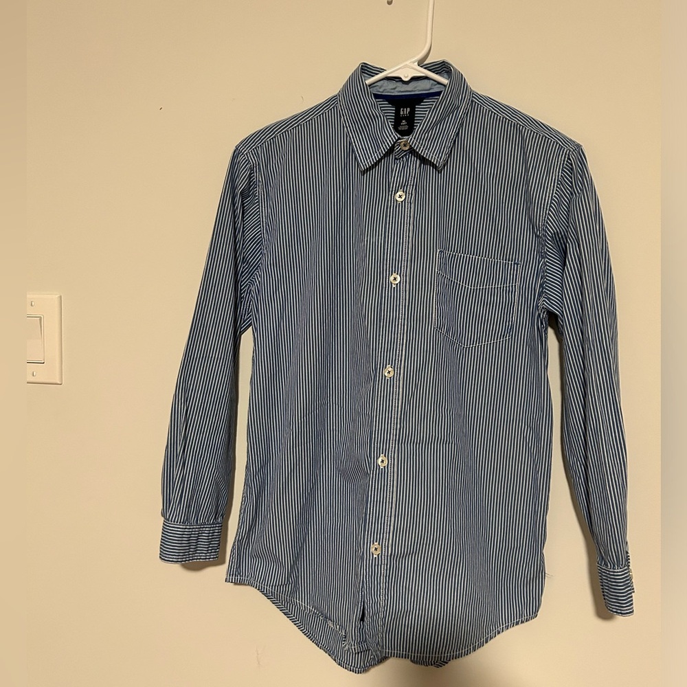 GAP long sleeve striped shirt. XL (12).